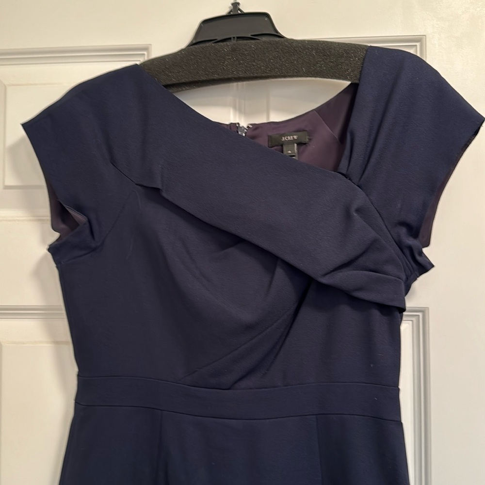 J Crew size 4 navy, knee length dress. Perfect for afternoon weddings!
